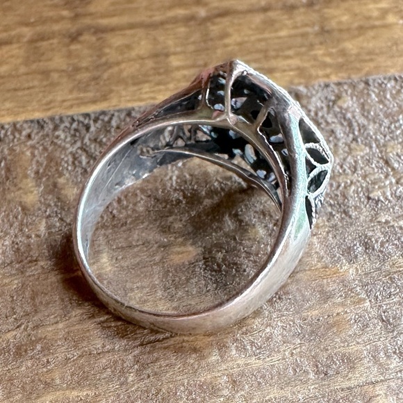 Vintage Sterling Silver Black Onyx Inlay & Marcasite Filigree Ring Sz 7 925 - Picture 10 of 12